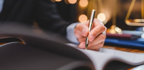 ¿Vas a emprender y necesitas financiamiento? Descubre lo que debes tener en cuenta antes de solicitar un crédito para tu negocio o proyecto personal.